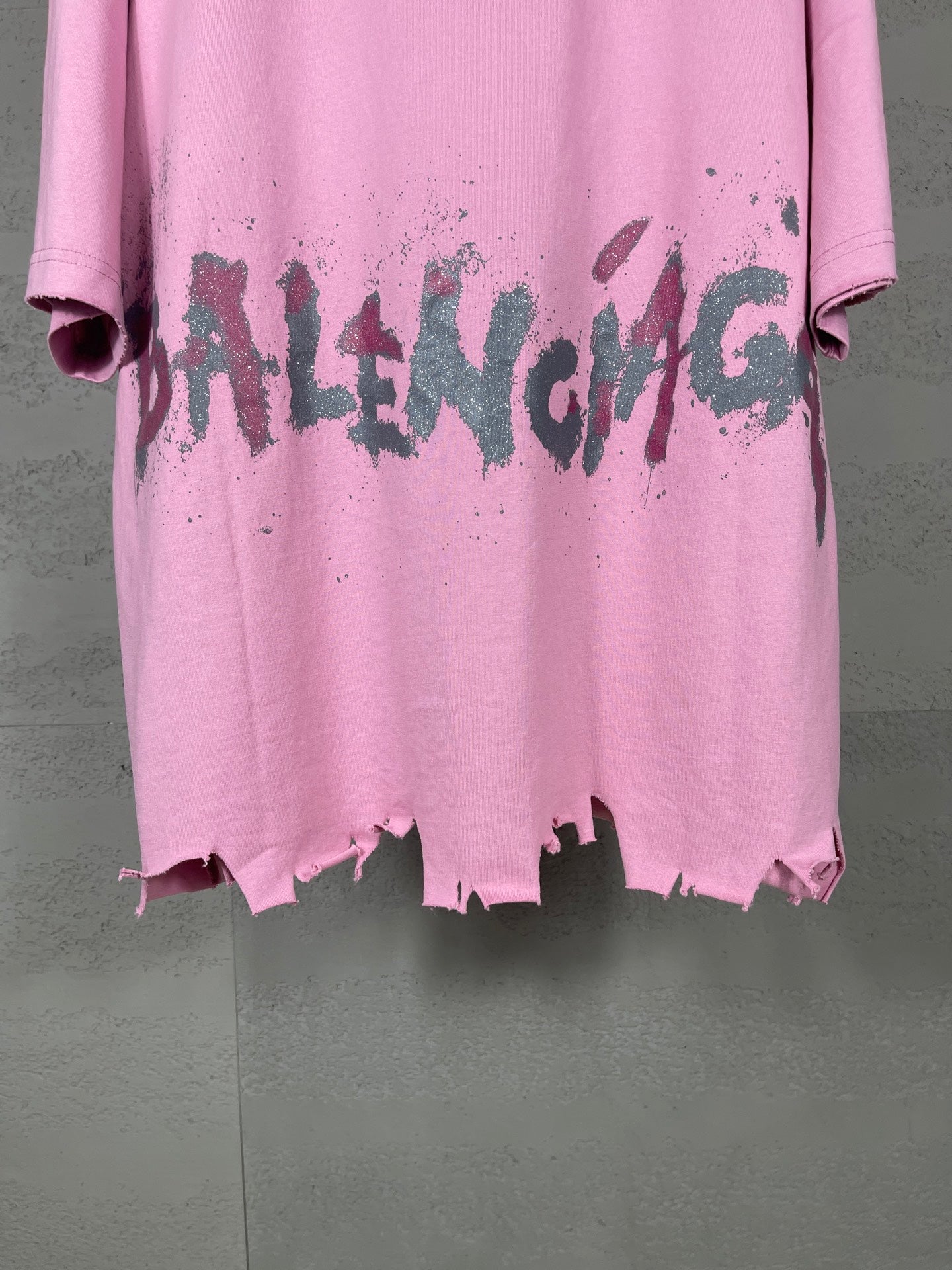 Classic pattern graffiti embroidery t-shirt