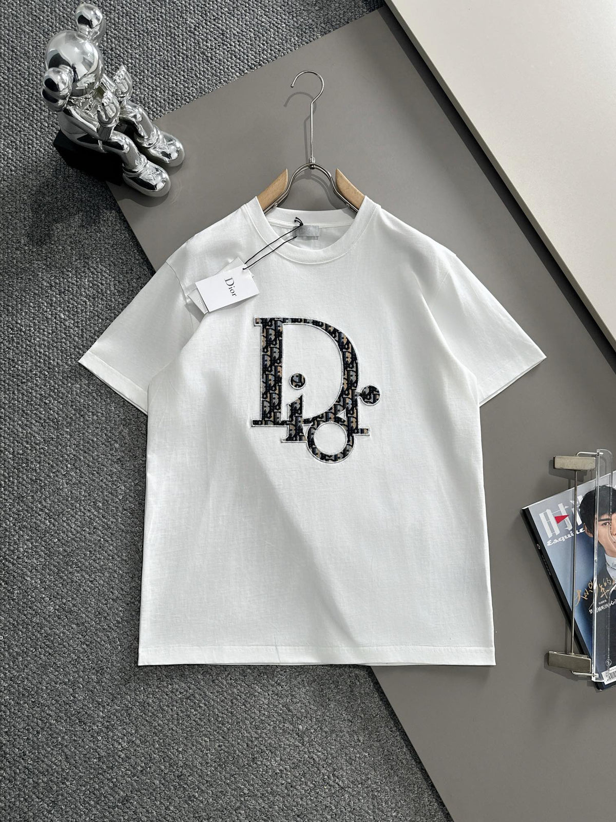 Classic pattern embroidery t-shirt
