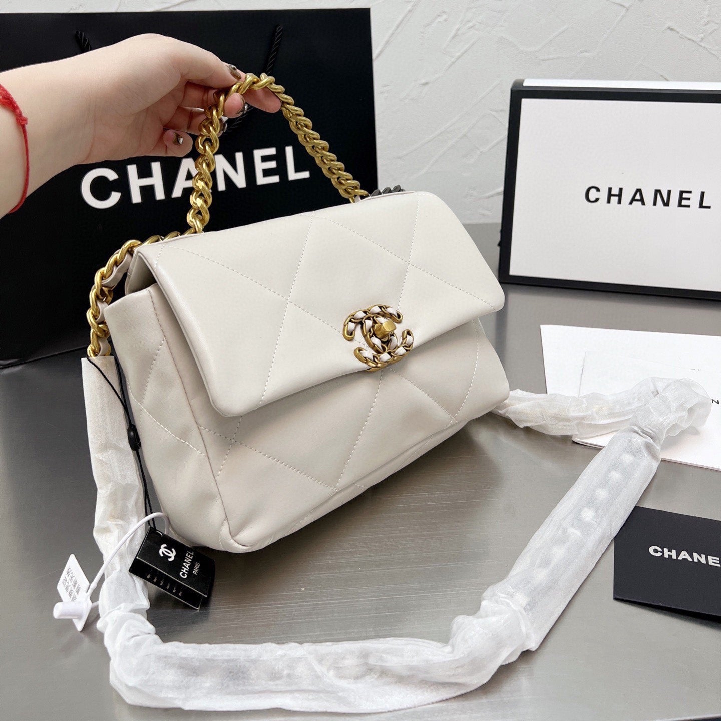 19 SERIES FLAP CHAIN SHOULDER BAG