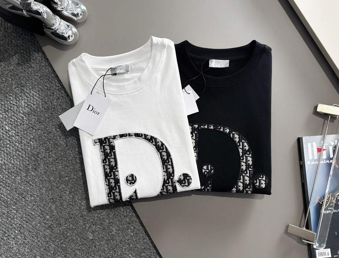 Classic pattern embroidery t-shirt