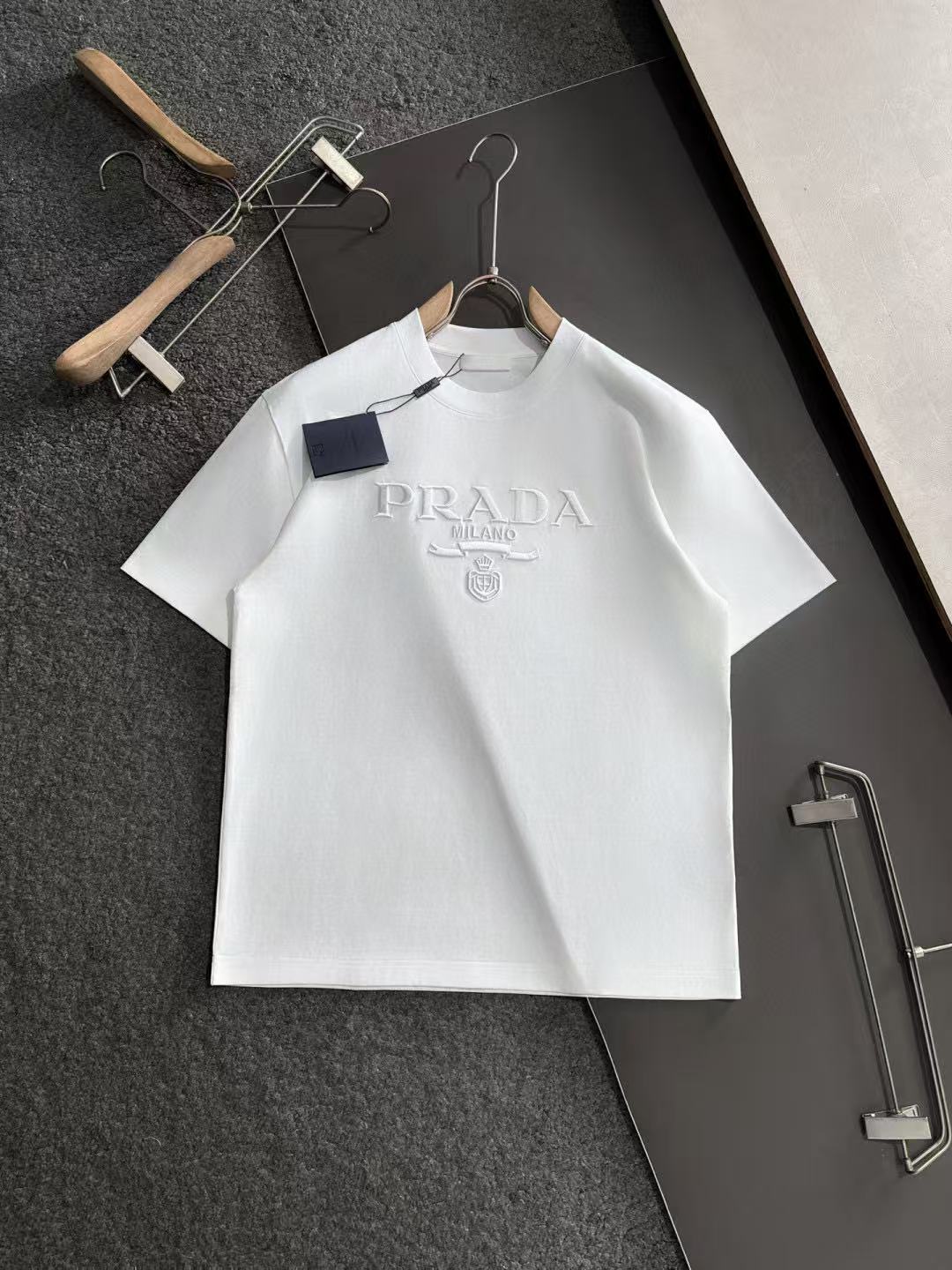 Classic embroidery t-shirt