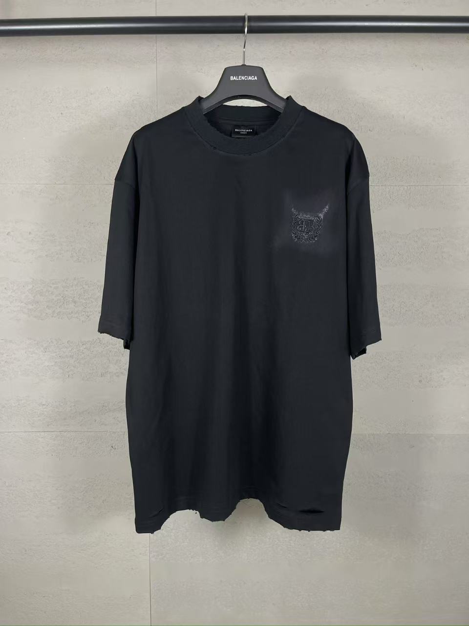 Classic pattern graffiti embroidery t-shirt