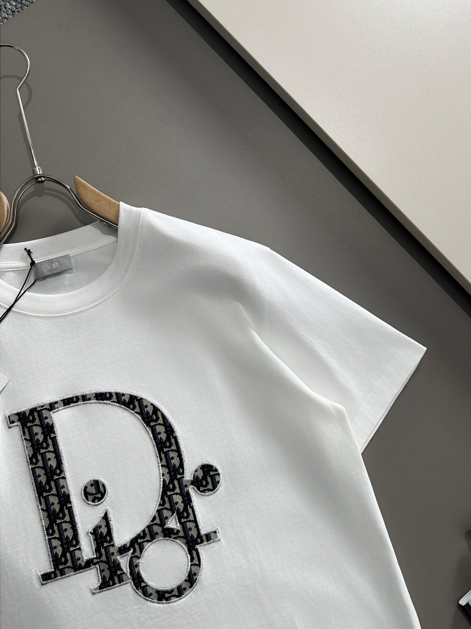 Classic pattern embroidery t-shirt
