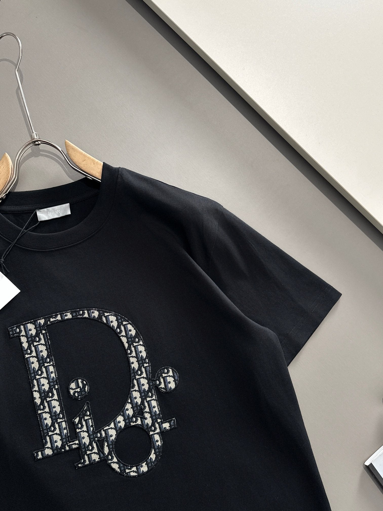 Classic pattern embroidery t-shirt