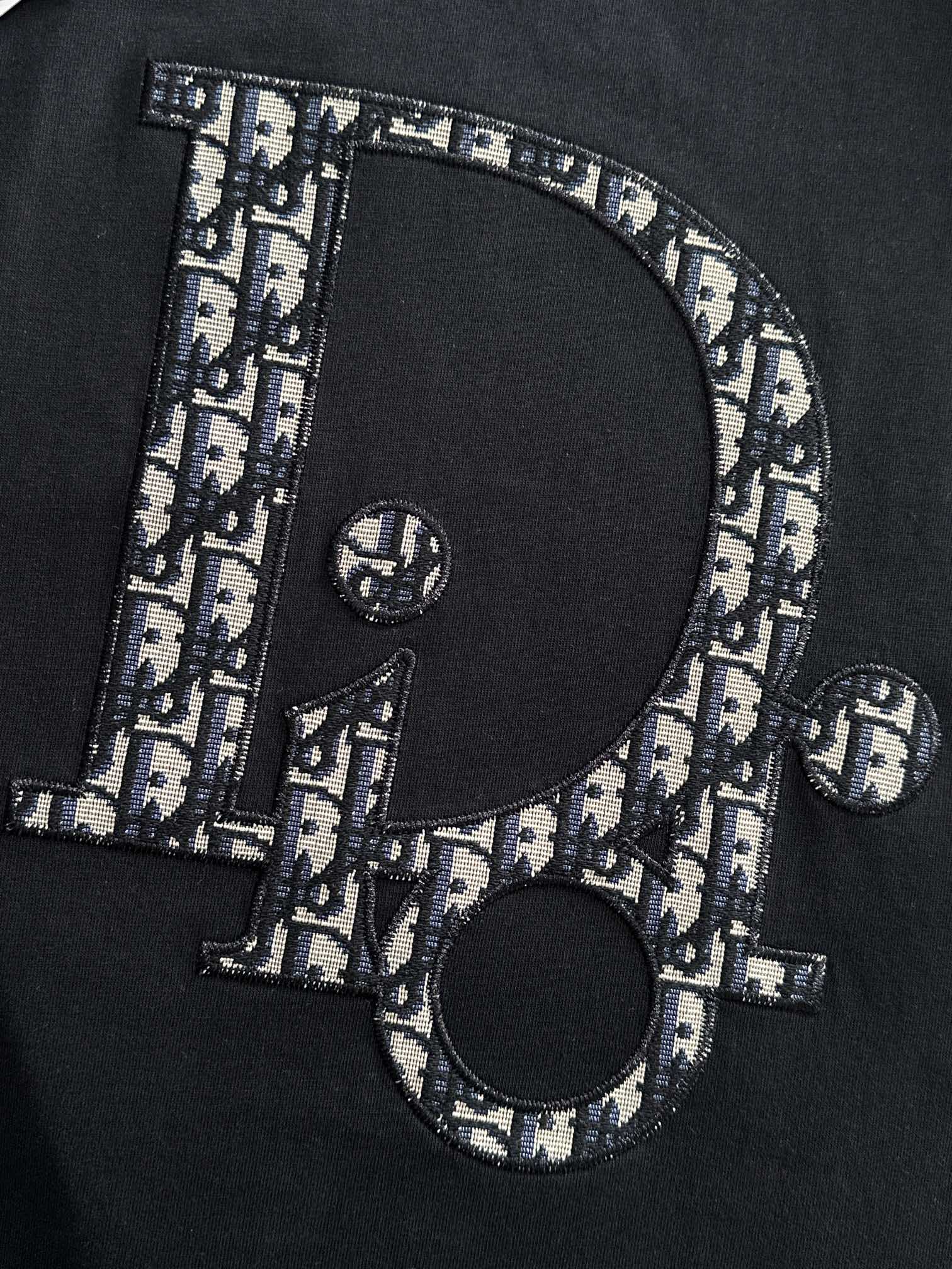 Classic pattern embroidery t-shirt