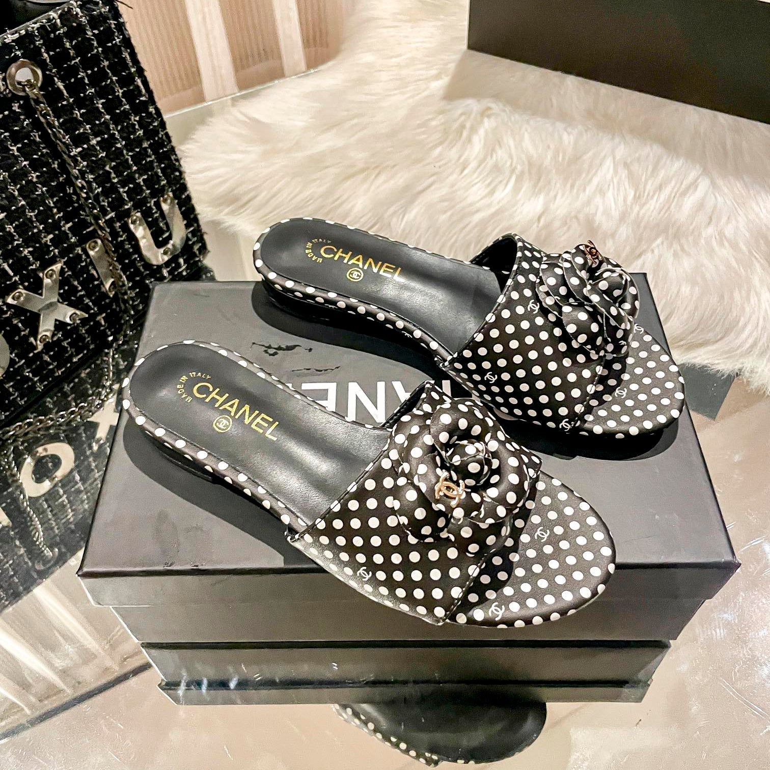 Retro Polka Dot Flat Slippers